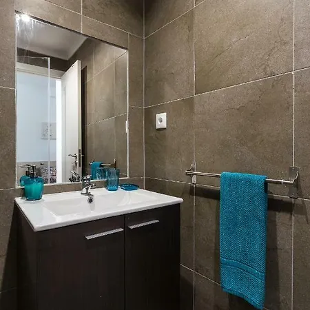 Apartment Jeronimos 4 *